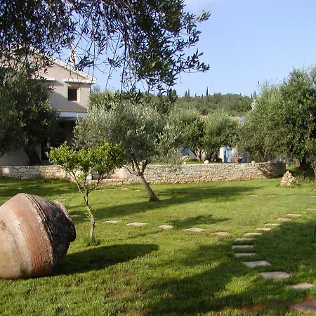 Lithia בית נופש Áno Korakiána