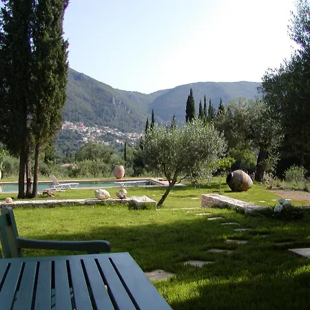 Lithia בית נופש Áno Korakiána