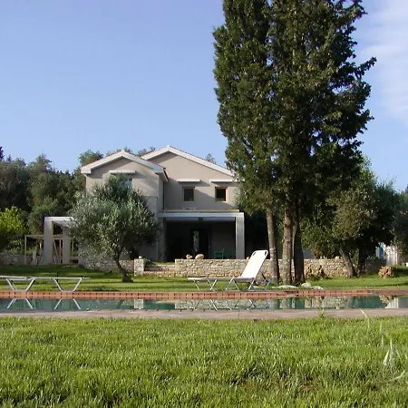 בית נופש Lithia Áno Korakiána